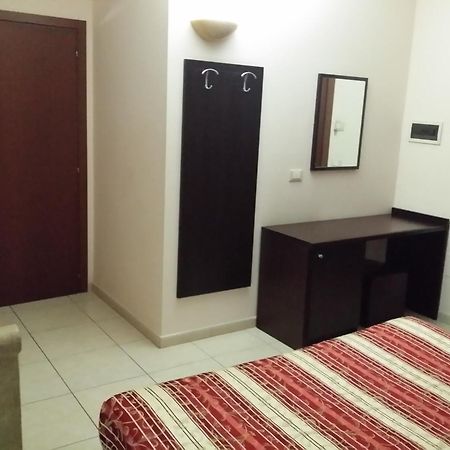 La Tana Del Lupo Hotel Monteiasi Szoba fotó