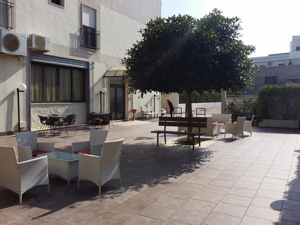 La Tana Del Lupo Hotel Monteiasi Kültér fotó