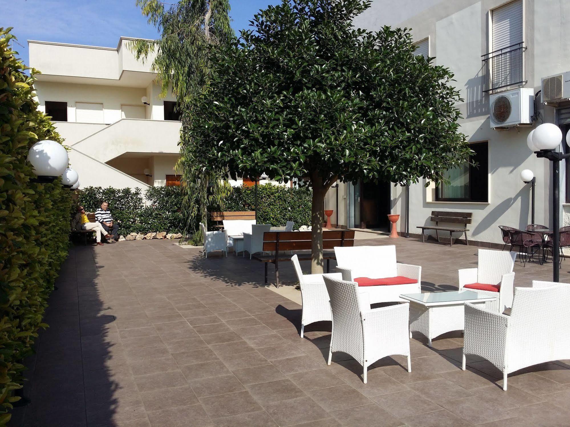 La Tana Del Lupo Hotel Monteiasi Kültér fotó