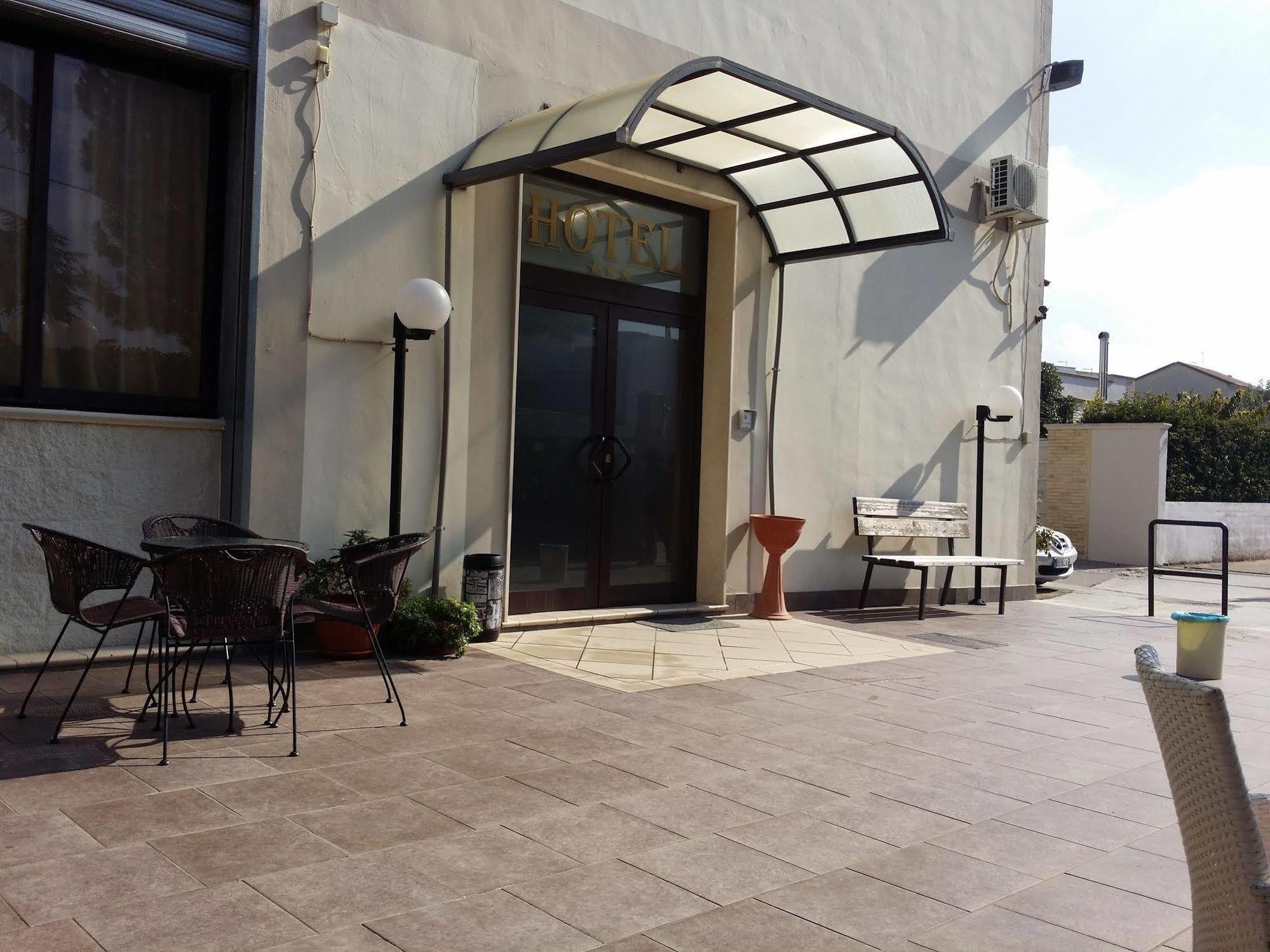 La Tana Del Lupo Hotel Monteiasi Kültér fotó