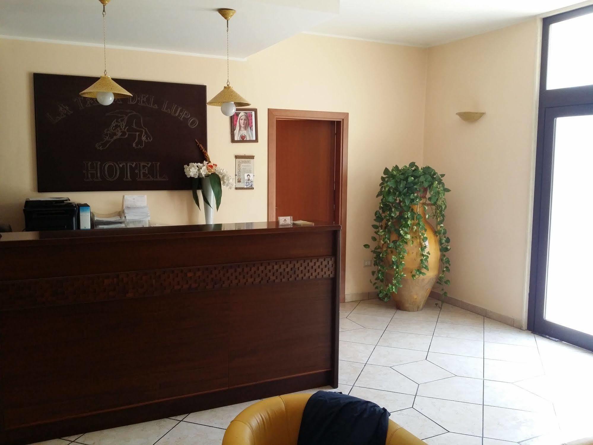 La Tana Del Lupo Hotel Monteiasi Kültér fotó