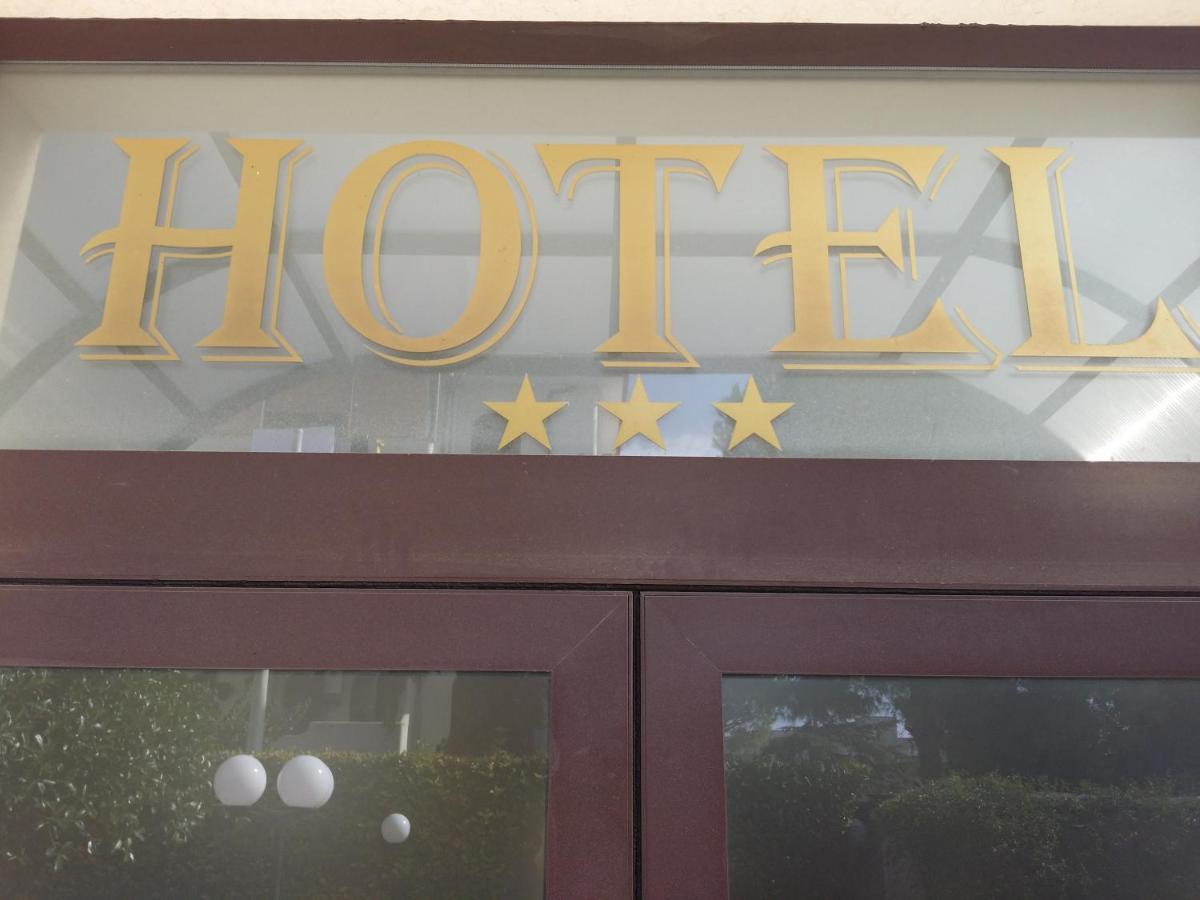 La Tana Del Lupo Hotel Monteiasi Kültér fotó